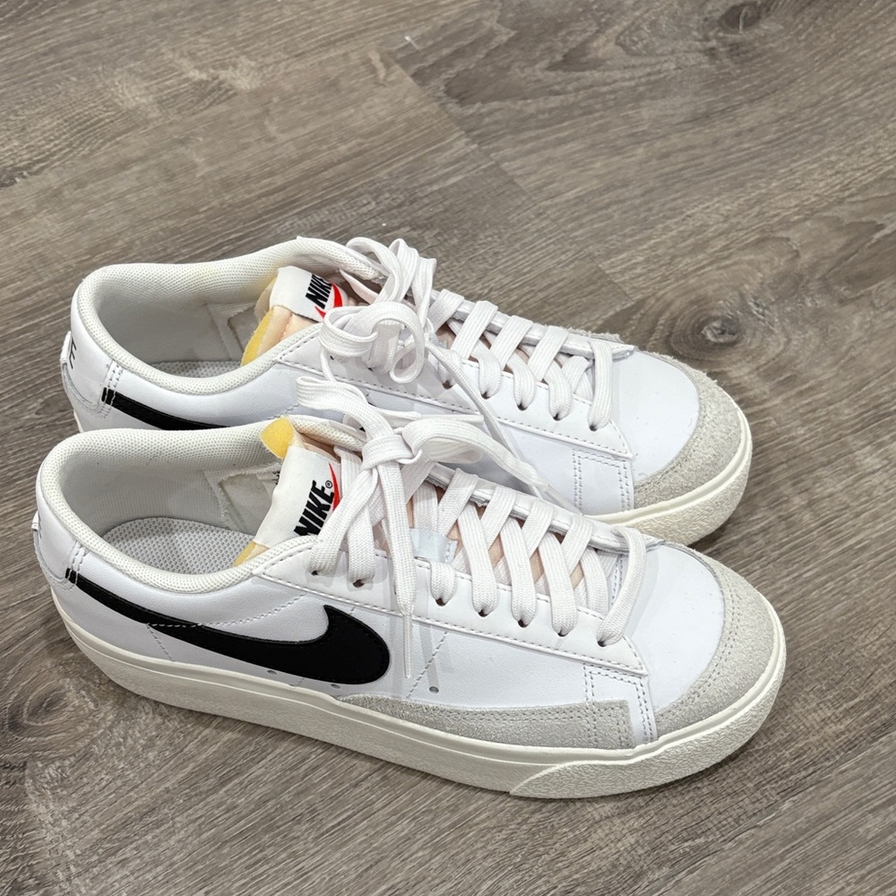 Good Condition White and Black Nike Sneakers